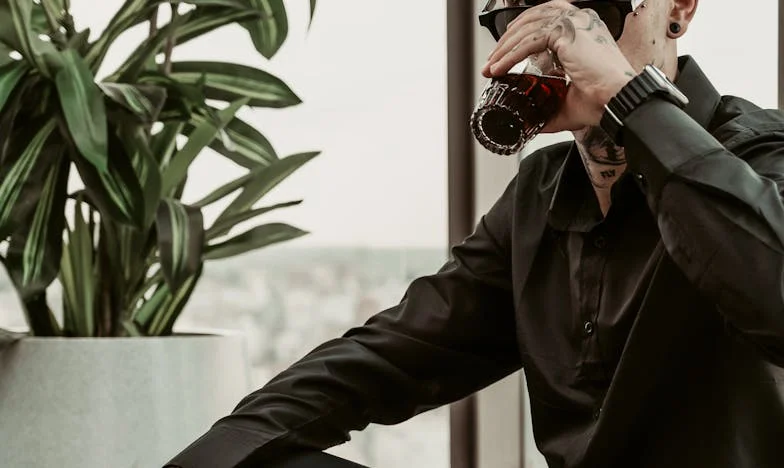 Un vechi penson și tăcerea dintre noi