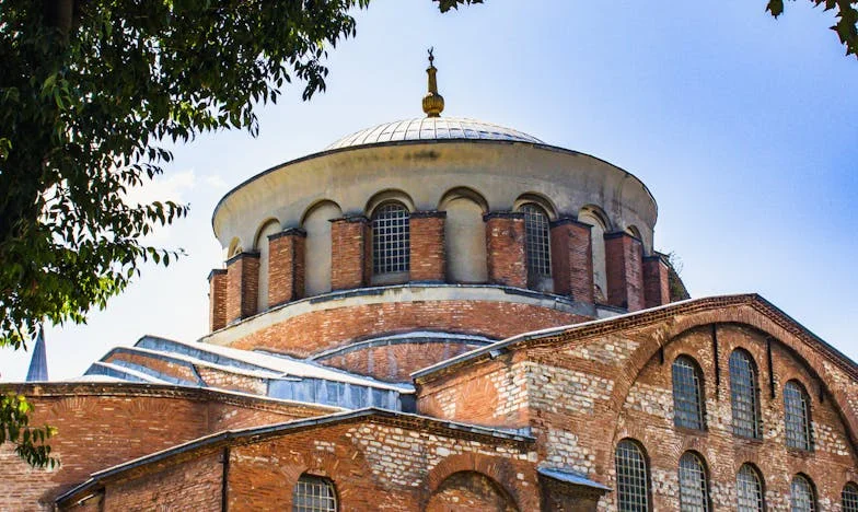 „Dați-mi economiile, iar apartamentul îl trec pe numele nepoatei” – povestea care ne-a sfâșiat familia