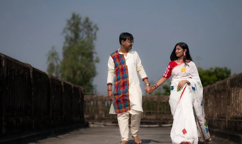 După ce m-au dat afară copiii soțului meu, am învățat să trăiesc din nou: Povestea unei femei care și-a regăsit puterea într-un sat străin