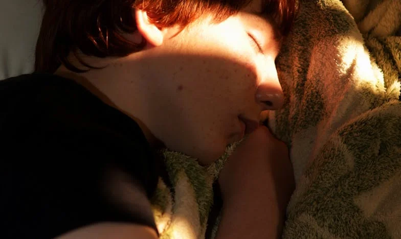 Între două focuri: Povestea unei mame care a învățat să spună „nu”