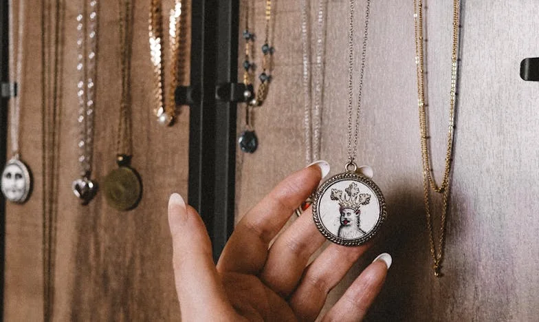 Umbra dintre noi: Povestea unei prietenii la limita răbdării