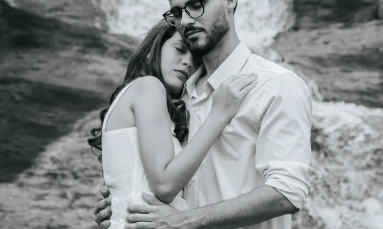 Umbra unei iubiri ascunse: Povestea mea între două lumi