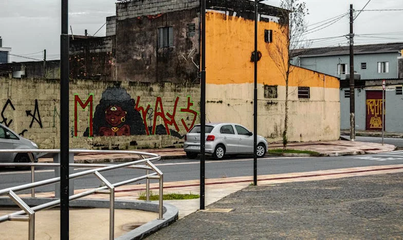 Unde se termină ajutorul și unde începe amestecul? Povestea unei familii românești