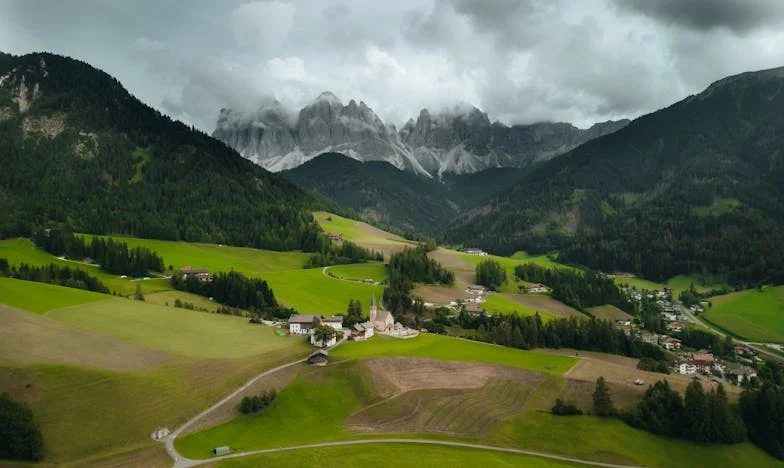 Între două iubiri: Povestea unui tată prins între familie și fiu