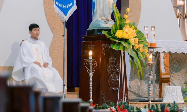 „Mami, nu vezi că noi ne zbatem?” – Povara unei pensii între datorii și vinovăție