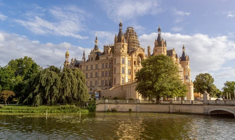 Mașina fratelui meu pe numele meu – Povestea unei capcane de familie românești