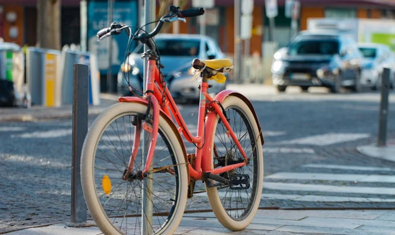 „Ridică-te și fă-mi o cafea!” – Cum ginerele meu a răsturnat liniștea casei noastre în două săptămâni și unde se termină răbdarea unei mame