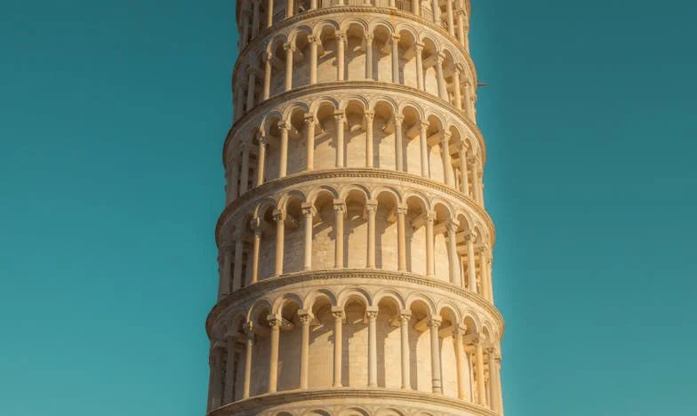 Cea pe care au ascuns-o – Povestea unei fete incomode dintr-un oraș mic românesc