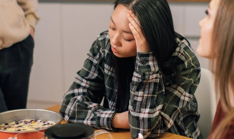 „După 35 de ani de căsnicie, soțul meu m-a părăsit pentru o ghicitoare. Povestea mea despre trădare, singurătate și regăsire la 62 de ani”