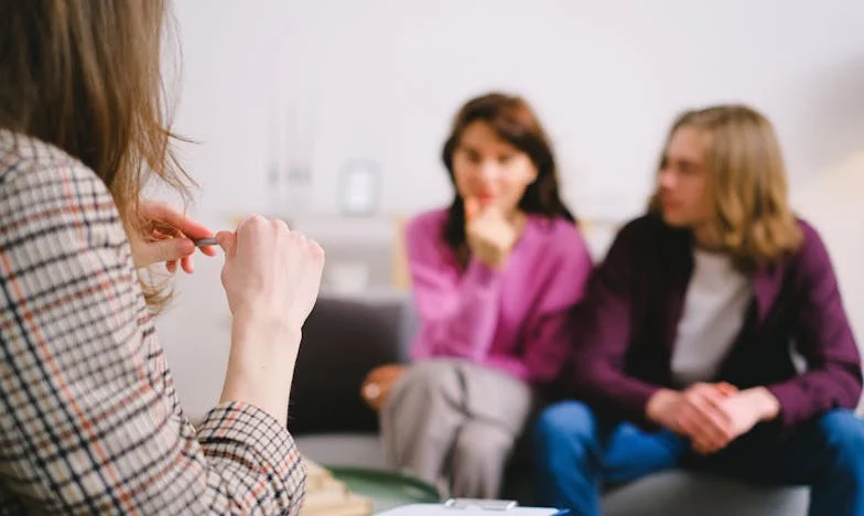 După divorț am rămas fără nimic, dar am început să construiesc o casă nouă și să-mi refac viața, deși mă tem că noul meu iubit nu e sincer cu mine