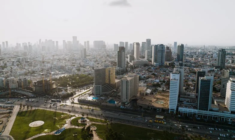 Între două case și o inimă frântă: Povestea mea despre familie, datorii și alegeri