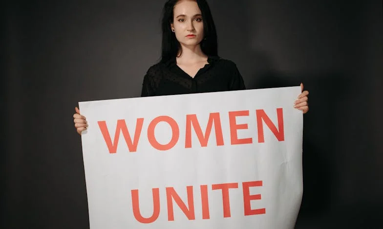 „Mi-au spus mătușă, dar ochii lor erau doar la apartamentul meu”: Povestea unei trădări de familie