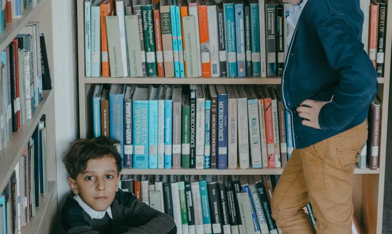 Umbra unui nume: Povestea mea între două lumi