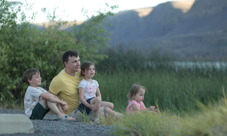 Umbre între noi: povestea unei mame și a fiicei sale după divorț