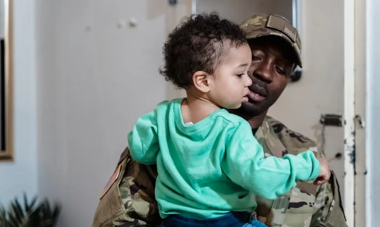 Am ajutat-o ani de zile pe cea mai bună prietenă să-și salveze căsnicia, dar când viața mea s-a prăbușit, am aflat adevărul care m-a distrus