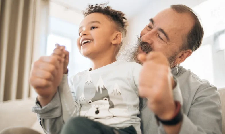 Bunica care nu vine niciodată: adevărul din spatele promisiunilor de familie