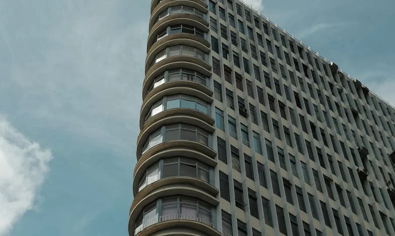 „Când vei lua pensia, rămân cu tine” – Povestea unei bunici și a nepotului care mi-a frânt inima