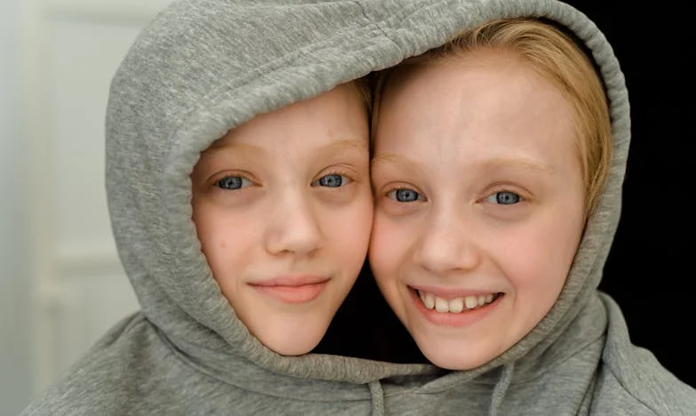 Fiul meu a dispărut fără urmă, iar când s-a întors, nu am putut accepta fata pe care o iubea – până am aflat adevărul ei