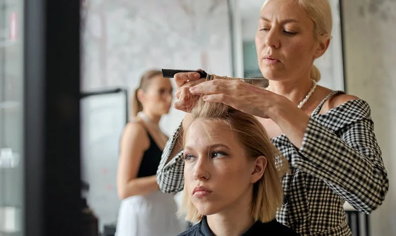 Între două case: Cum am învățat să-mi iert soacra și să-mi găsesc liniștea