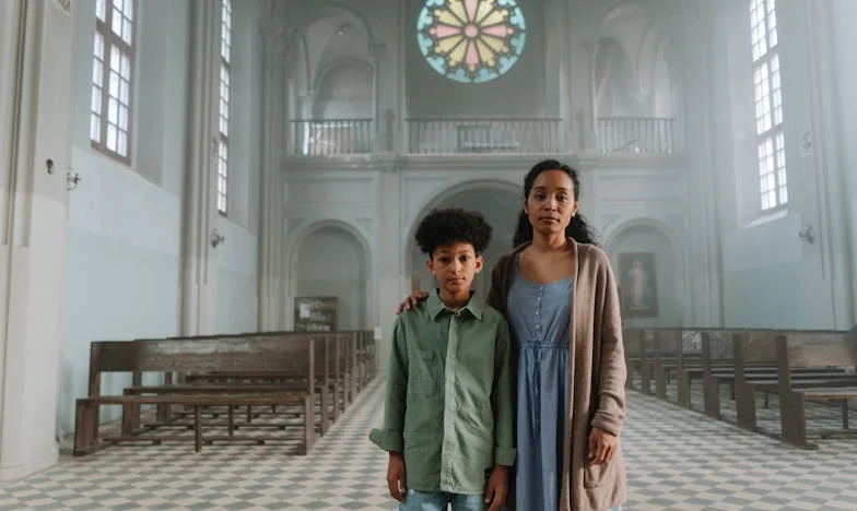 Între două lumi: Povestea mea despre sacrificiu și regăsire