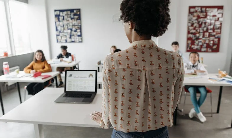 Între umbrele trecutului: Lupta mea pentru adevăr și familie