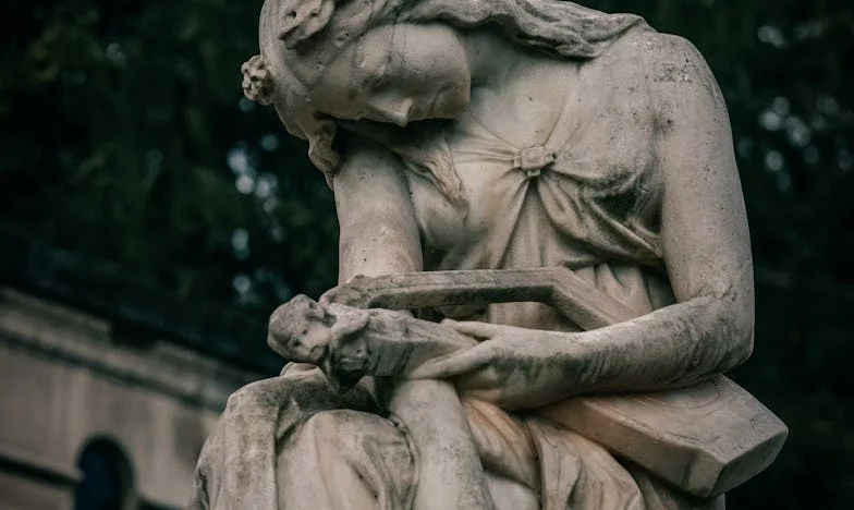 Mama a strâns fiecare bănuț, dar eu am plătit prețul: Povestea mea despre sacrificiu, resentimente și împăcarea cu trecutul