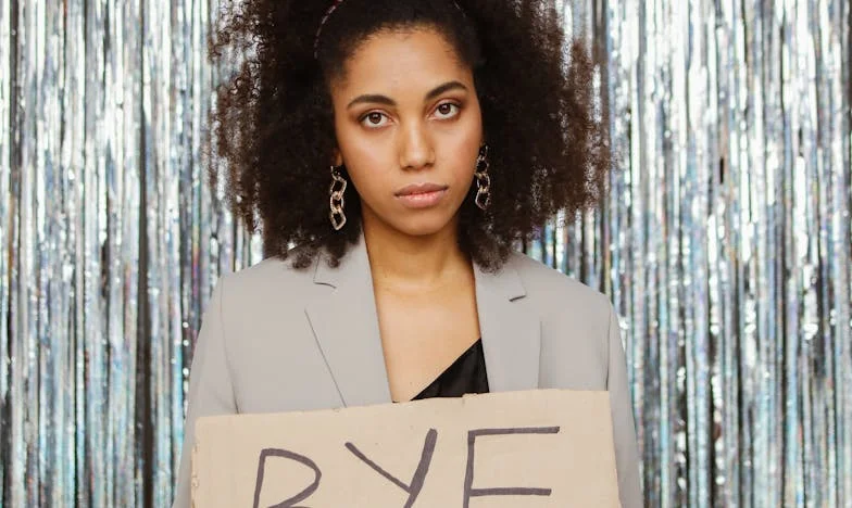 Trei decenii de tăcere, un singur strigăt – povestea trădării care mi-a sfâșiat familia