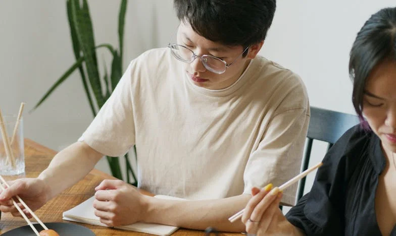 Când mama a spus nu: Singură cu trei copii, între doliu, muncă și neputință