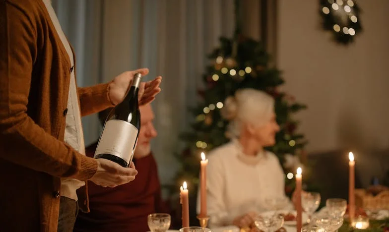 Când soacra a încercat să conducă în bucătăria mea, i-am arătat ușa