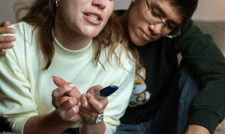 „Dă-te la o parte, băiete. Asta e treabă de bărbat!” – Povestea unei fiice care a crescut între două lumi