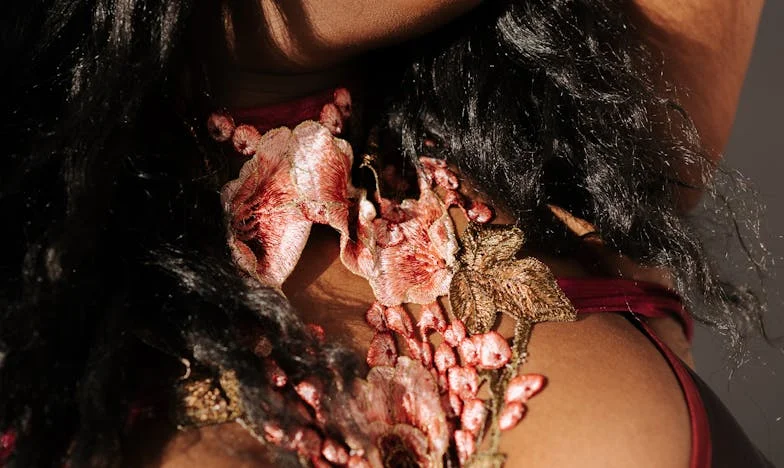 Nu am fost invitată la nuntă pentru că sunt „străină”, dar acum mă caută pentru cazare – ce să fac?