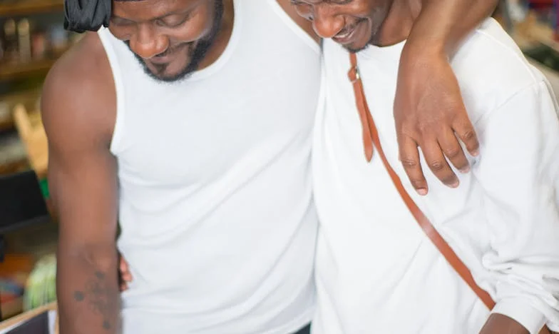 Rochia pe care a cumpărat-o pentru prietena mea... dar ochii lui nu m-au părăsit niciodată