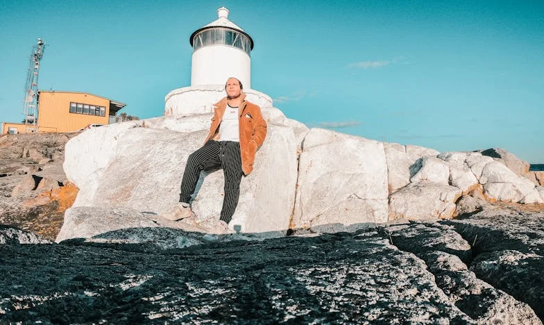 Soțul meu mergea zilnic la biserică. Am crezut că s-a schimbat. Adevărul m-a sfâșiat.