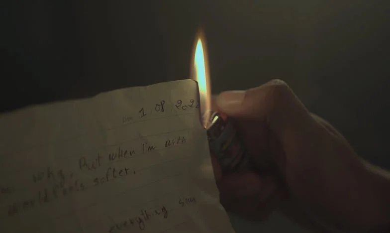 Trădarea de la Masa de Cină: Povestea Unei Soții Între Două Lumi