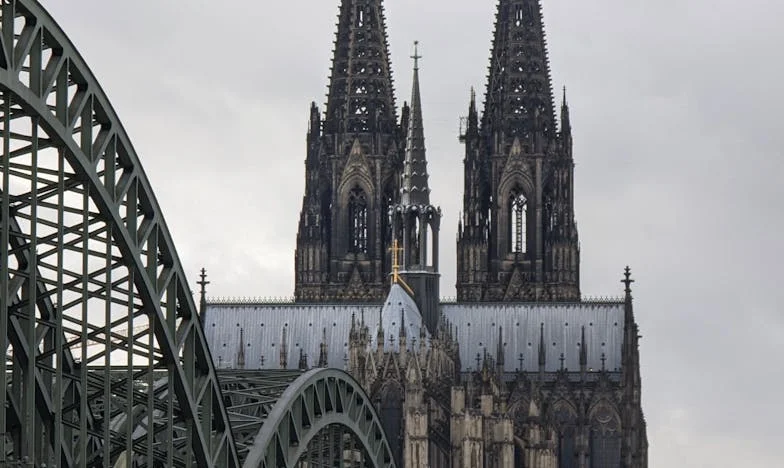 Când trecutul bate la ușă: Adevărul dezvăluit la masa de duminică