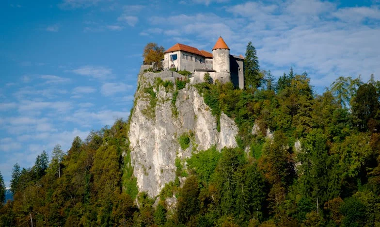 „Cea care naște un fiu rămâne” – povestea care mi-a sfâșiat familia