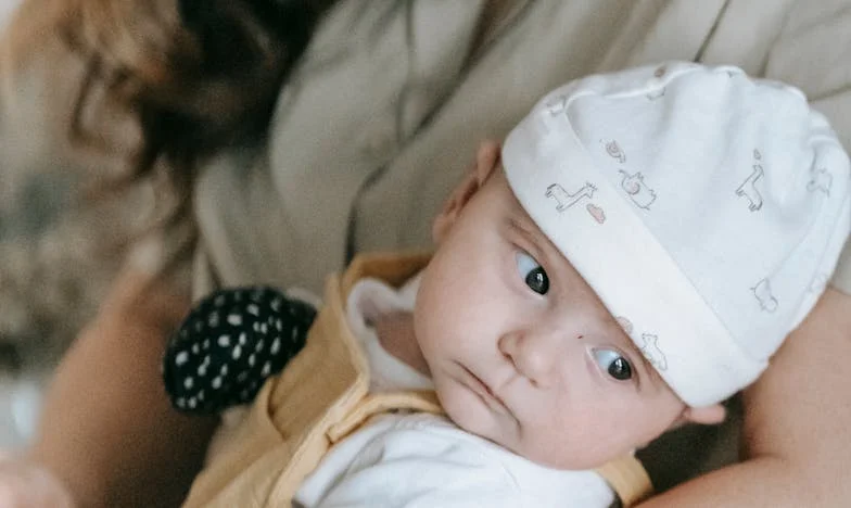 Doi ani mai târziu: M-am căsătorit cu un bărbat divorțat, iar acum cer divorțul – Fiica lui și visele noastre într-o garsonieră