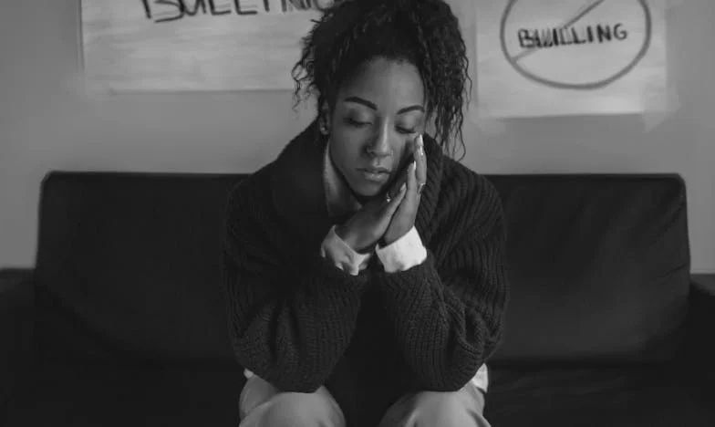 În curtea școlii, sub privirile tuturor: Lupta mea pentru demnitatea fiului meu