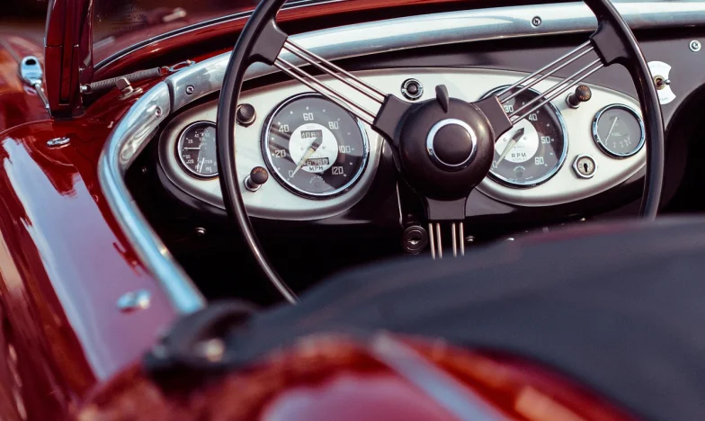 M-a dat afară din casă pentru alta: „Veți muri de foame fără mine!” — Un an mai târziu eram proprietara firmei lui de transporturi