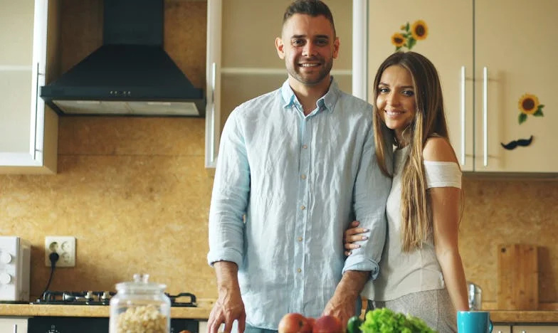 „Nu trebuie să stai la masă. Treaba ta e să te asiguri că oaspeții sunt fericiți și bine hrăniți”, mi-a spus soțul meu