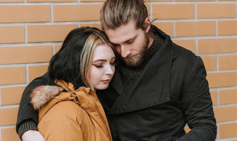 „Nu vrem să vedem nepotul în weekend” – Povestea unui tată care încă nu poate vorbi despre fiul său fără lacrimi