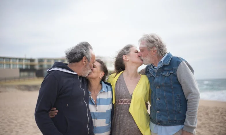 Pridvorul Gol: Când Zidurile Familiei Sunt Mai Groase Decât Cele Ale Casei de la Țară