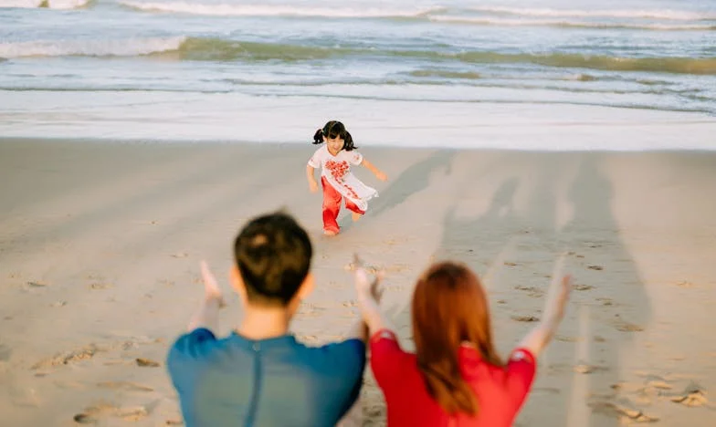 Sunt în concediu de creștere, nu bonă gratis: Povestea mea între datorie și limite