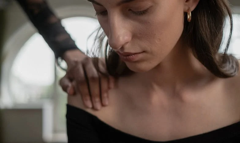 Bătaia în ușă: Lacrimile soacrei mele și trădarea care nu se uită niciodată