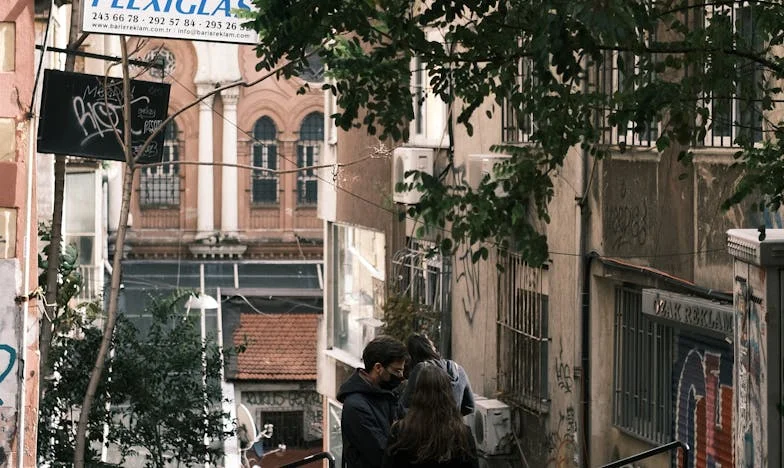 Îmbătrânind în Singurătate: Povestea Mea Despre Dragoste, Trădare și Regăsire