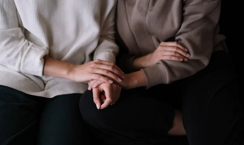 „Mama, hai să vindem casa!”: Povestea unei mame între iubire și trădare