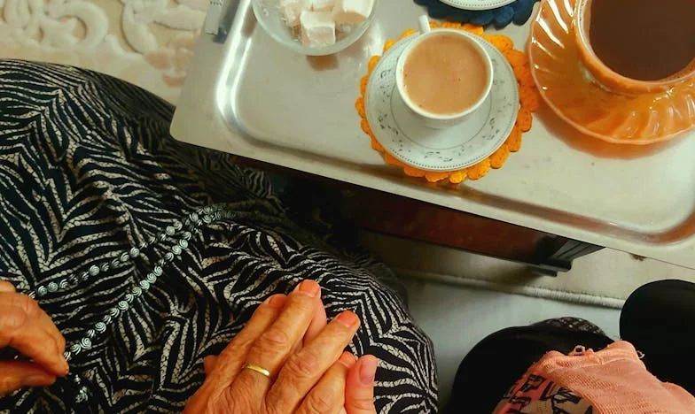 Totul despre bani, nimic despre noi: Povestea Mariei şi a lui Răzvan
