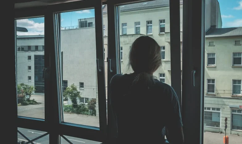 „Ők kastélyban, mi hitelben” – Az én harcom az otthonért és a családért a gazdag apósomék árnyékában