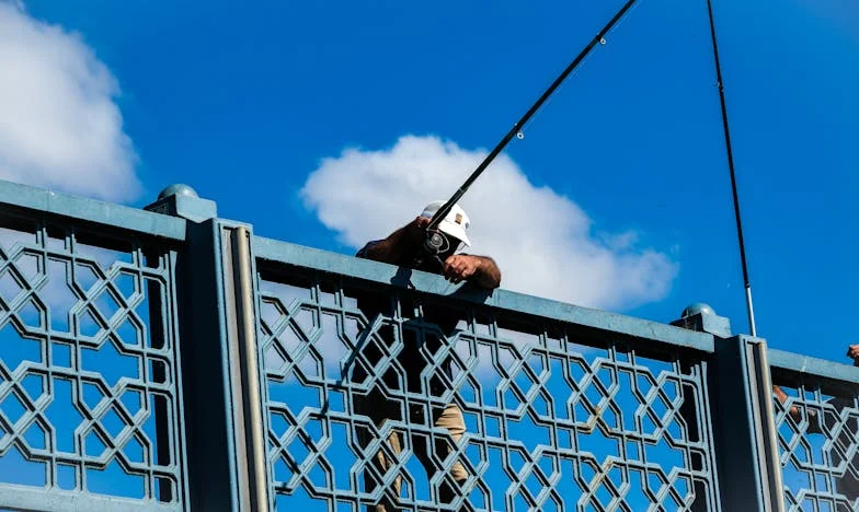 Mezi dvěma ohni: Příběh snachy, tchyně a touhy po přijetí