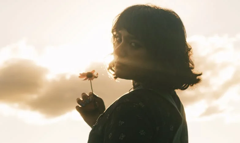 Těsně před propastí: Jak sousedka zachránila paní Věru před vlastní rodinou